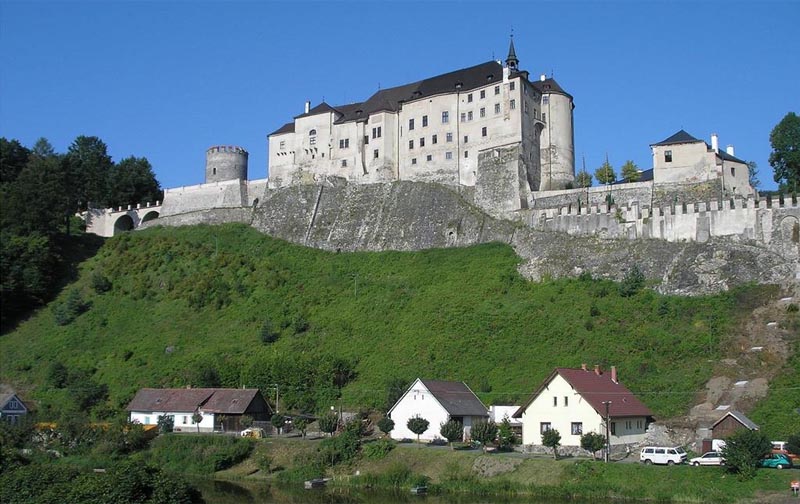 18 - Burg Český Šternberk (Böhmisch Sternberg) - auf dem Felsvorsprung im Tal des Flusses Sázava (46 km)