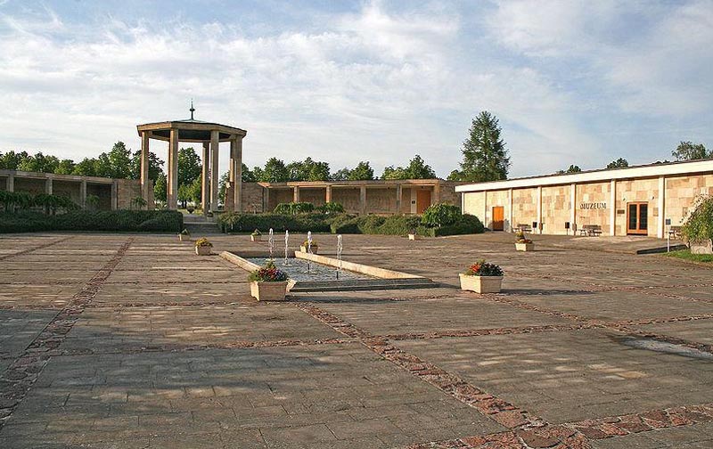 22 - Gedenkstätte Lidice -  Erinnerung an die Vernichtung der Gemeinde durch die Nazis (39 km)