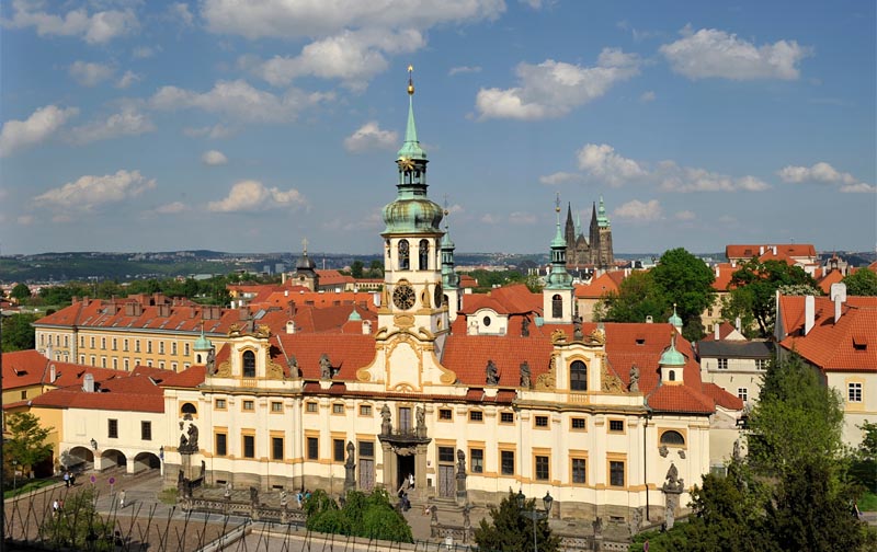 12 - Prager Loreto-Heiligtum - mit berühmtem Glockenspiel mit 30 Glocken (23 km)