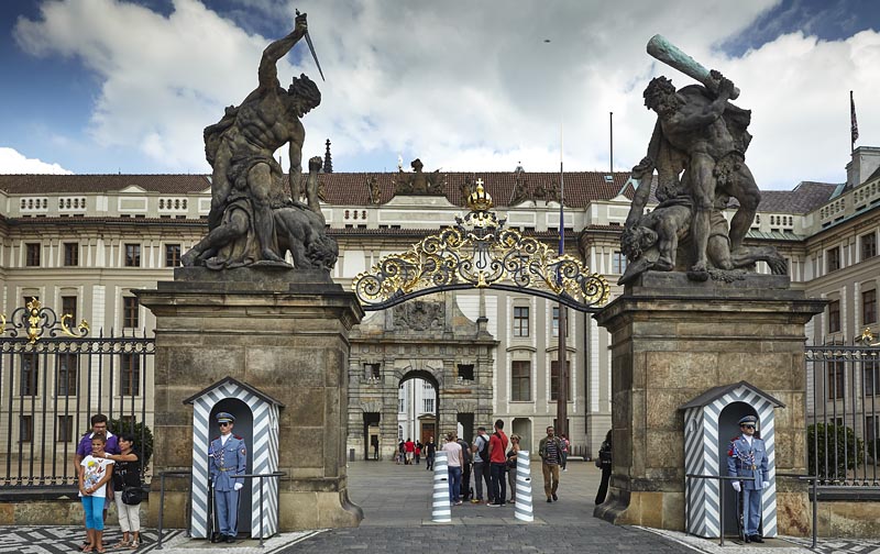 2 - Prager Burg - Hauptdenkmal und Wahrzeichen von Prag (22 km)