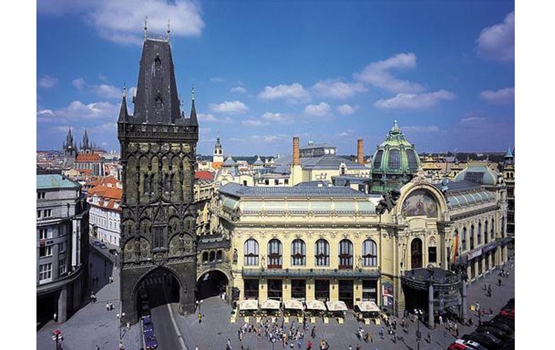 7 - Pulverturm - monumentaler Eingang der Altstadt (22 km)